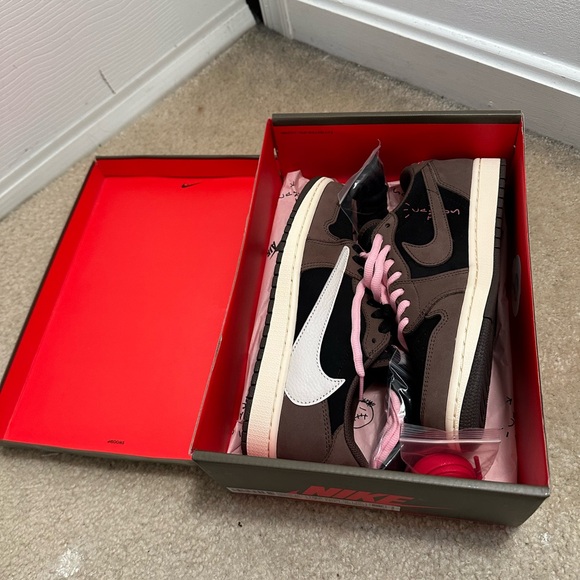 Nike Air Jordan 1 Low Travis Scott Mocha - Picture 1 of 4